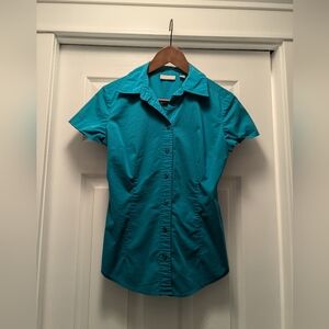 Aqua short sleeve collared button down shirt size small